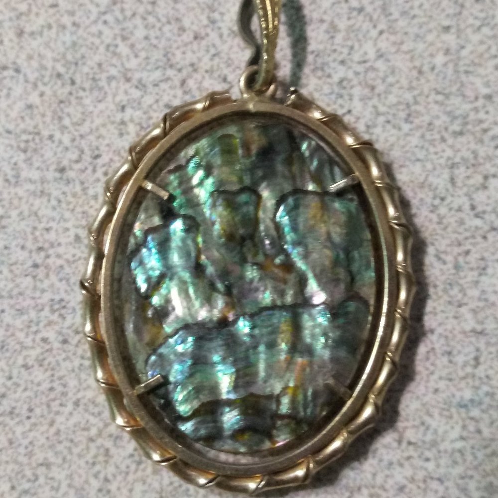 Vintage Oval Sculpted YG Over Abalone Pendant